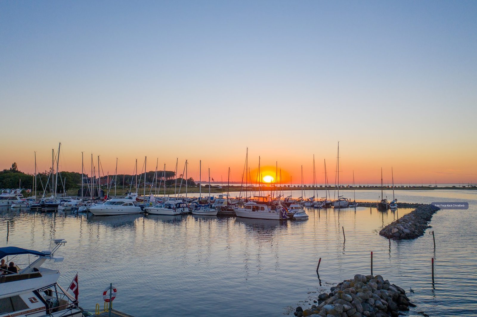 Zonsondergang boven de jachthaven van Ærøskøbing