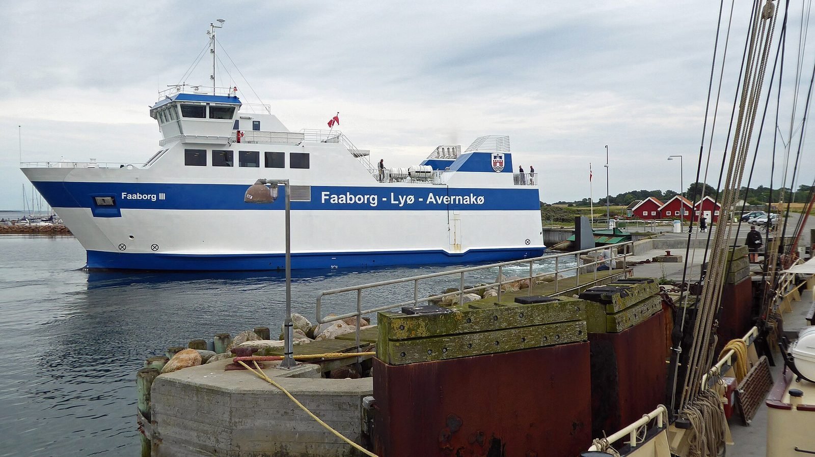 Eilandveerboot Faaborg III van de route Faaborg – Lyø – Avernakø aan de steiger