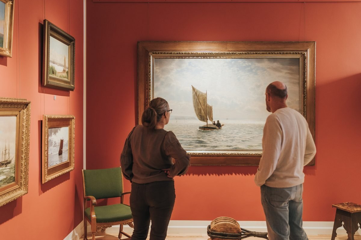 Bezoekers in het Søfartsmuseum in Marstal